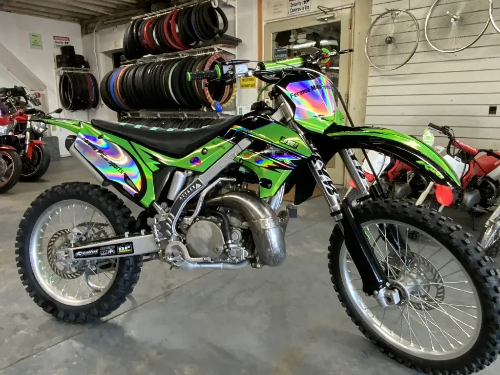 2023_Kawasaki_KX250_2T_250c-2.webp