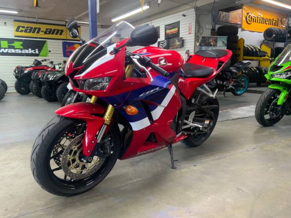 [CBR.6RR] 2023 Honda CBR600RR 600cc Manual Transmission odo: 1912